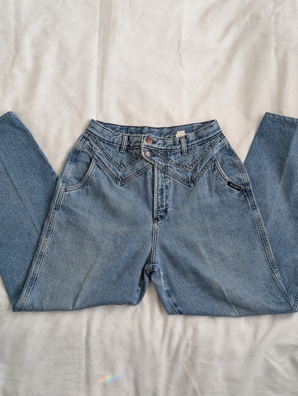 Vintage High-Rise Light Blue Women's Jeans with V-Yoke Detail